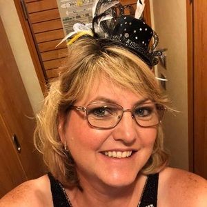 Meet your Posher, Dena